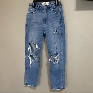 Hollister Curvy High-Rise Mom Jeans